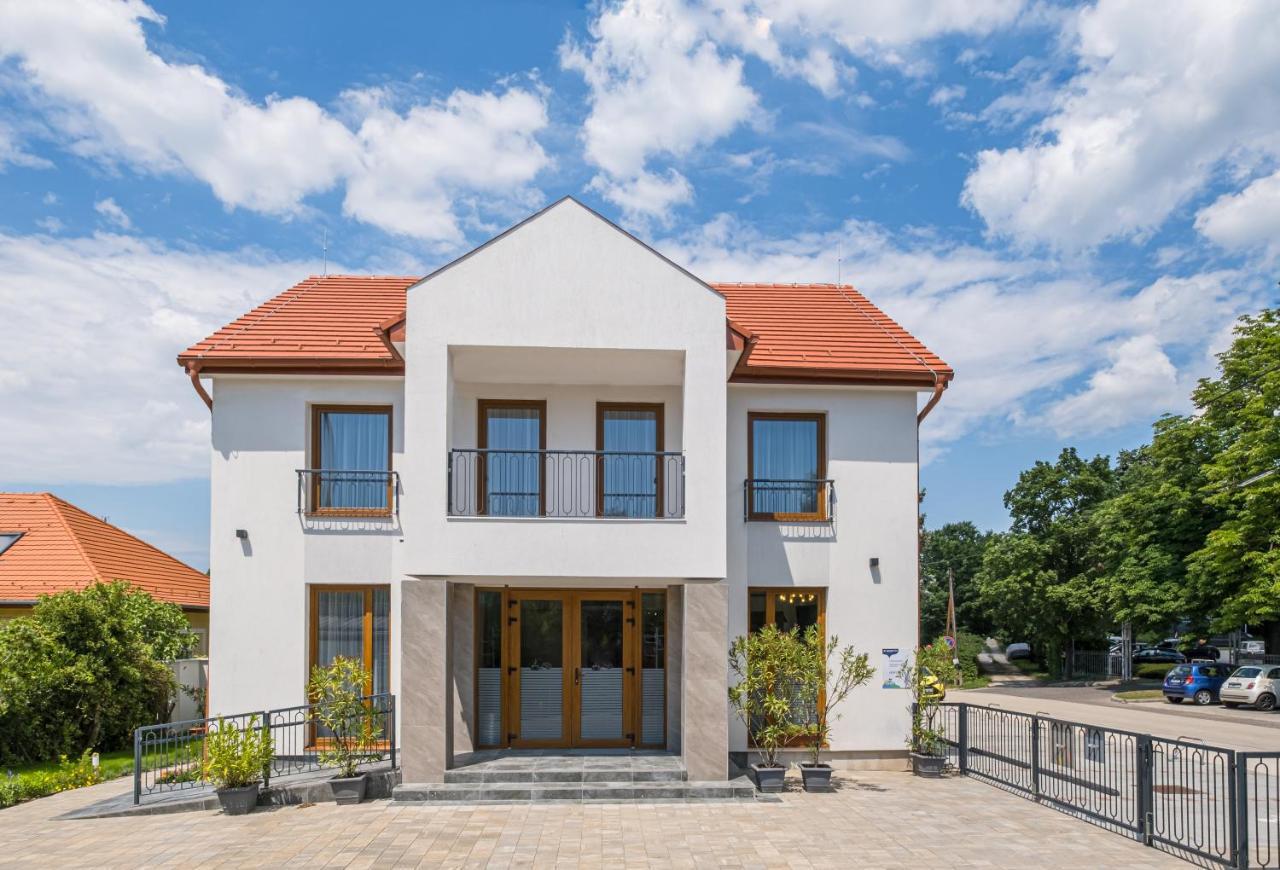 Fuered Centrum Panzio Balatonfüred Buitenkant foto